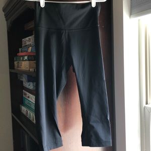 Lulu lemon black Capri leggings